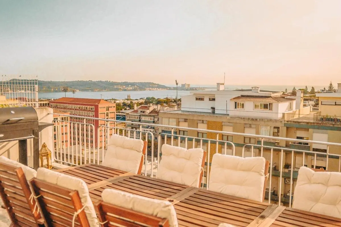 Lisbon River Vista - 2 Bedroom Terrace Retreat 0*,  Portekiz