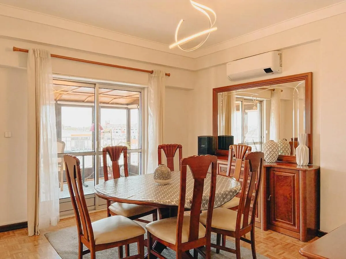 Lisbon River Vista - 2 Bedroom Terrace Retreat Daire